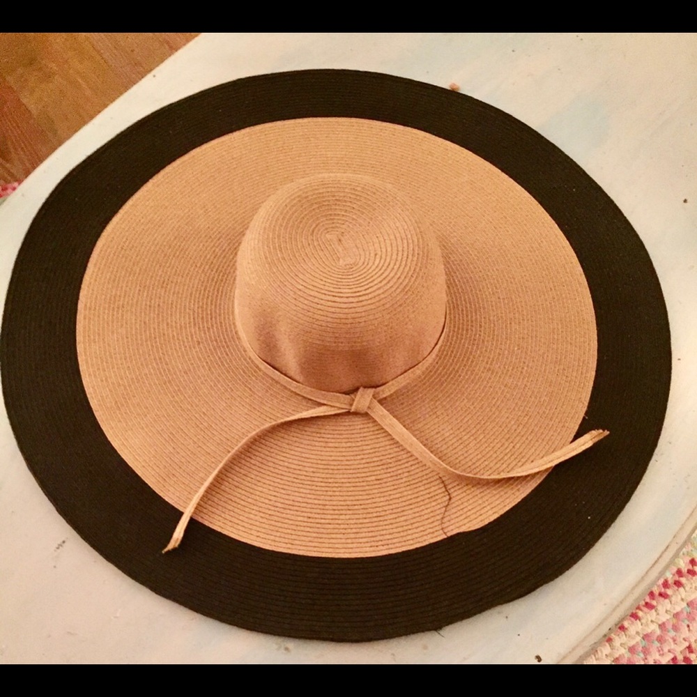3/$45 Beautiful Extra Large Floppy Hat